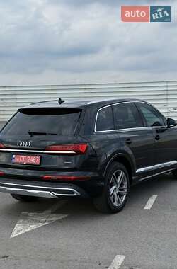 Внедорожник / Кроссовер Audi Q7 2020 в 