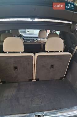Внедорожник / Кроссовер Audi Q7 2016 в 