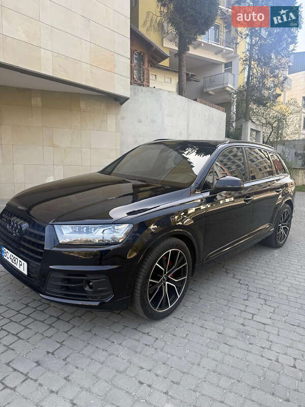Внедорожник / Кроссовер Audi Q7 2017 в 