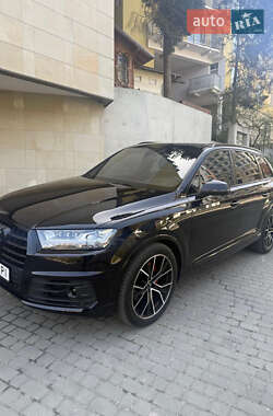 Внедорожник / Кроссовер Audi Q7 2017 в 