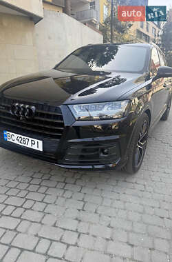 Внедорожник / Кроссовер Audi Q7 2017 в 