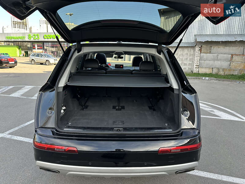 Внедорожник / Кроссовер Audi Q7 2019 в Киеве