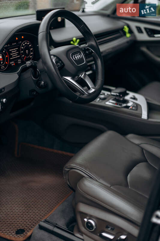 Внедорожник / Кроссовер Audi Q7 2016 в Луцке