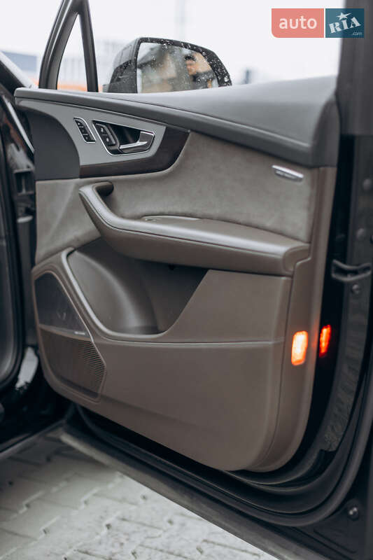 Внедорожник / Кроссовер Audi Q7 2016 в Луцке