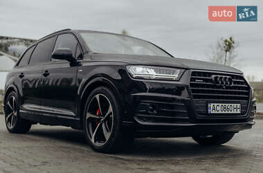 Внедорожник / Кроссовер Audi Q7 2016 в 