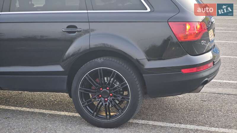 Внедорожник / Кроссовер Audi Q7 2006 в Черновцах
