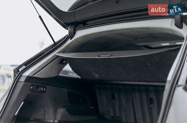 Внедорожник / Кроссовер Audi Q7 2016 в 