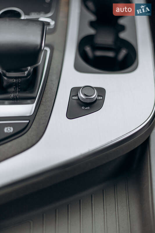 Внедорожник / Кроссовер Audi Q7 2016 в Луцке