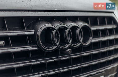 Внедорожник / Кроссовер Audi Q7 2016 в 
