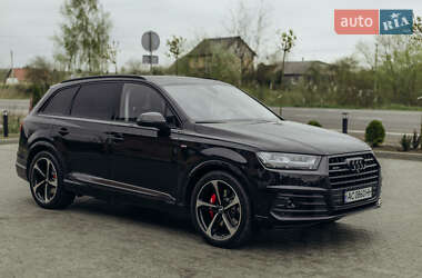 Внедорожник / Кроссовер Audi Q7 2016 в 