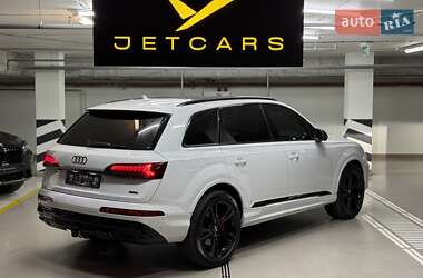 Внедорожник / Кроссовер Audi Q7 2022 в 