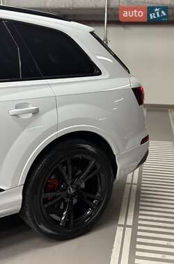 Внедорожник / Кроссовер Audi Q7 2022 в 