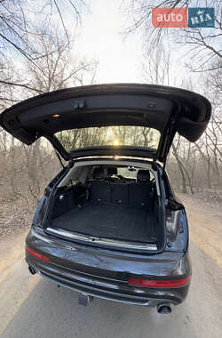 Внедорожник / Кроссовер Audi Q7 2013 в 