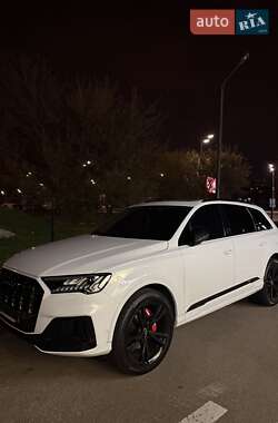 Внедорожник / Кроссовер Audi Q7 2022 в 
