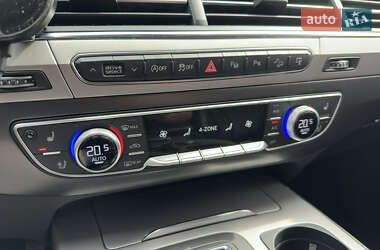 Внедорожник / Кроссовер Audi Q7 2016 в 