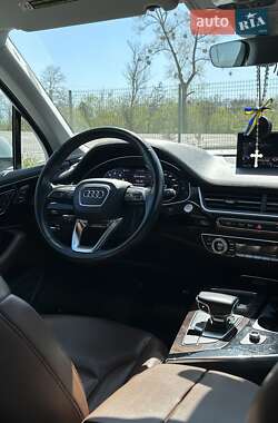 Позашляховик / Кросовер Audi Q7 2016 в 