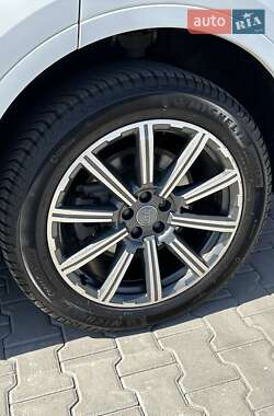 Позашляховик / Кросовер Audi Q7 2016 в 