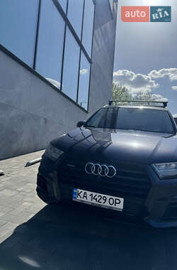 Позашляховик / Кросовер Audi Q7 2017 в 