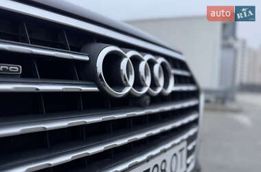 Внедорожник / Кроссовер Audi Q7 2017 в 