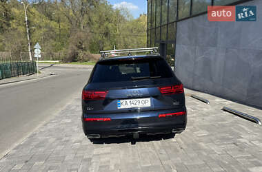 Позашляховик / Кросовер Audi Q7 2017 в 