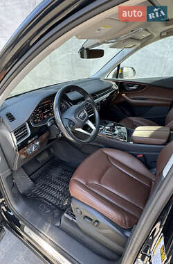 Позашляховик / Кросовер Audi Q7 2017 в 