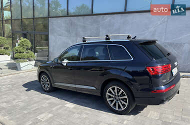 Позашляховик / Кросовер Audi Q7 2017 в 