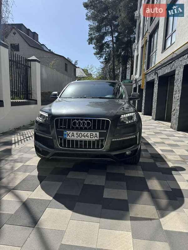 Позашляховик / Кросовер Audi Q7 2015 в 