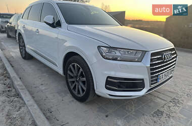 Внедорожник / Кроссовер Audi Q7 2017 в 