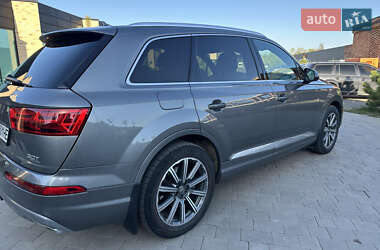 Позашляховик / Кросовер Audi Q7 2016 в 