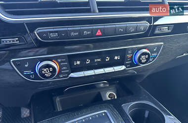 Позашляховик / Кросовер Audi Q7 2016 в 