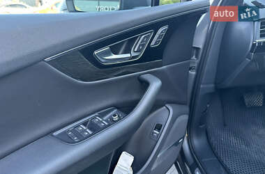 Позашляховик / Кросовер Audi Q7 2016 в 
