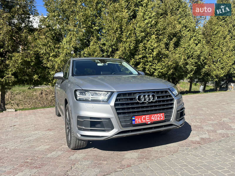 Внедорожник / Кроссовер Audi Q7 2015 в 