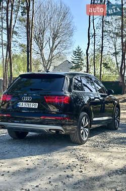 Позашляховик / Кросовер Audi Q7 2016 в 