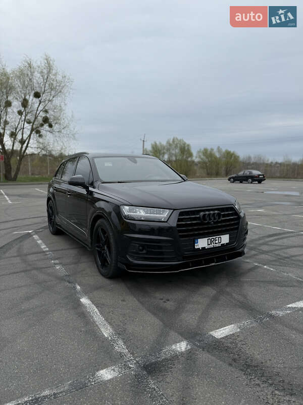 Позашляховик / Кросовер Audi Q7 2017 в 