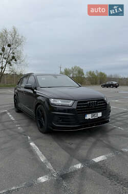 Позашляховик / Кросовер Audi Q7 2017 в 