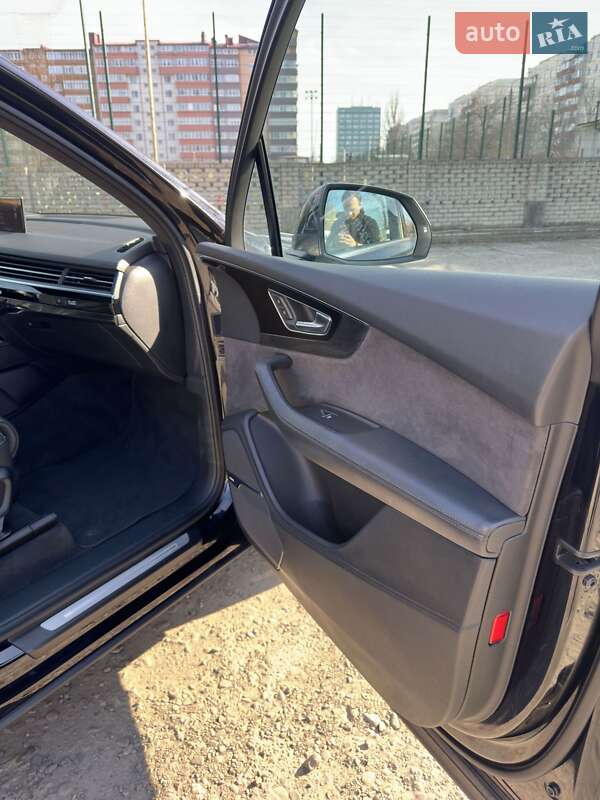 Внедорожник / Кроссовер Audi Q7 2017 в Черновцах