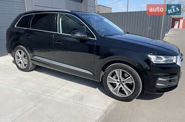 Позашляховик / Кросовер Audi Q7 2017 в 