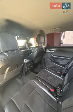 Внедорожник / Кроссовер Audi Q7 2015 в 