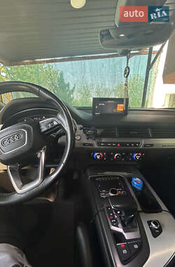 Внедорожник / Кроссовер Audi Q7 2015 в 