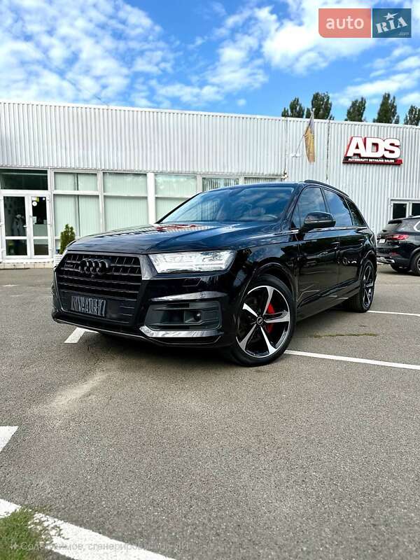 Позашляховик / Кросовер Audi Q7 2017 в 