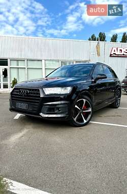 Позашляховик / Кросовер Audi Q7 2017 в 