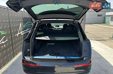 Внедорожник / Кроссовер Audi Q7 2016 в 