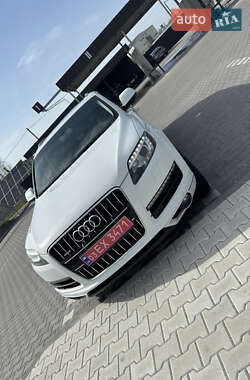 Внедорожник / Кроссовер Audi Q7 2014 в 