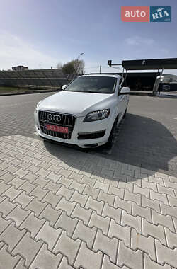 Внедорожник / Кроссовер Audi Q7 2014 в 
