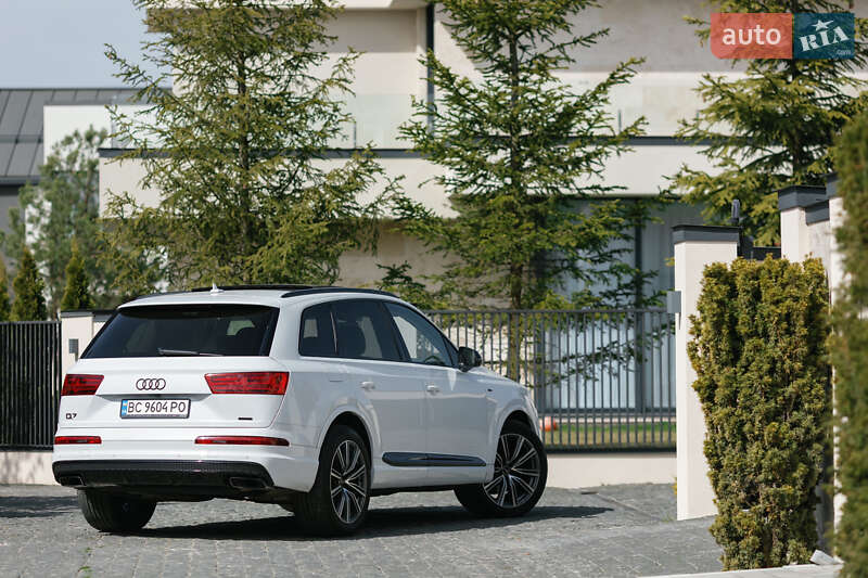 Позашляховик / Кросовер Audi Q7 2017 в Львові