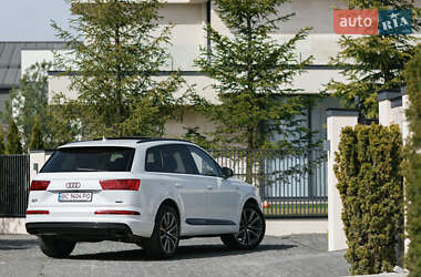 Внедорожник / Кроссовер Audi Q7 2017 в 