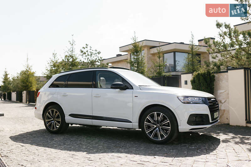 Позашляховик / Кросовер Audi Q7 2017 в Львові