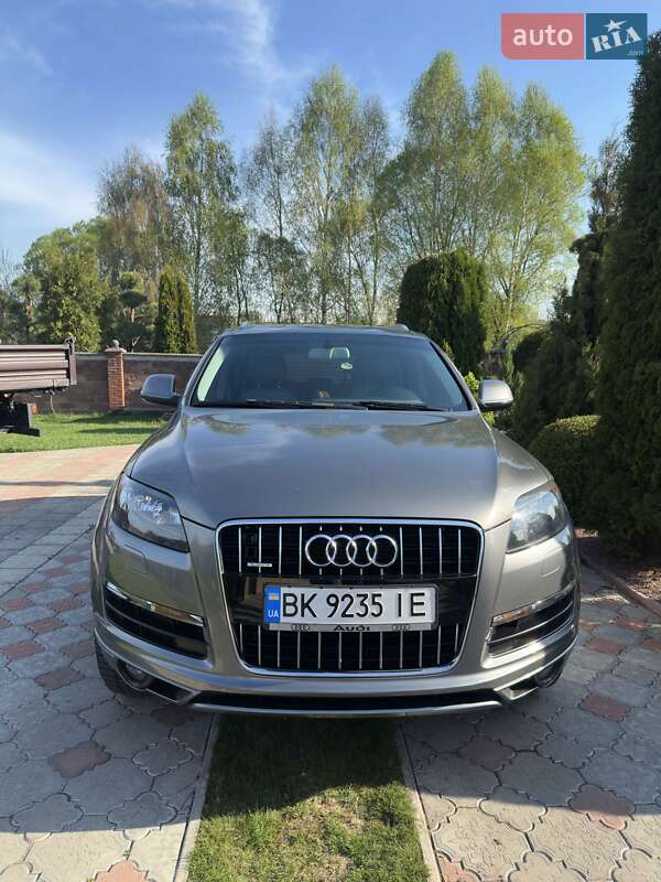 Позашляховик / Кросовер Audi Q7 2011 в Острозі