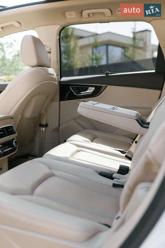 Позашляховик / Кросовер Audi Q7 2017 в Львові