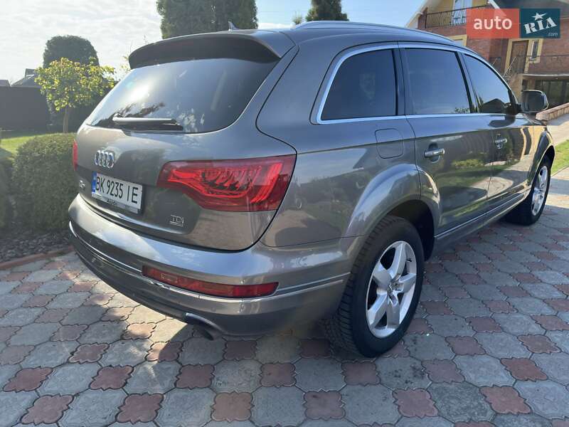 Позашляховик / Кросовер Audi Q7 2011 в Острозі